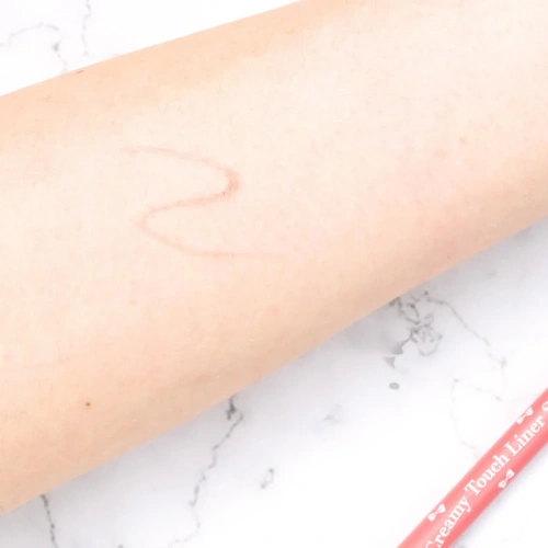 Canmake Creamy Touch Liner Sheer 0.1g фото 4 Canmake Creamy Touch Liner Sheer 0.1g фото 4