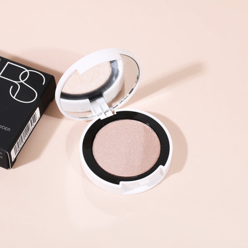 NARS Light Reflecting Luminizing Powder 2g фото 2 NARS Light Reflecting Luminizing Powder 2g фото 2