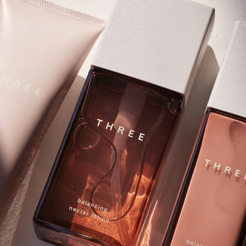 THREE Balancing Nectar Lotion 120ml фото 4 THREE Balancing Nectar Lotion 120ml фото 4