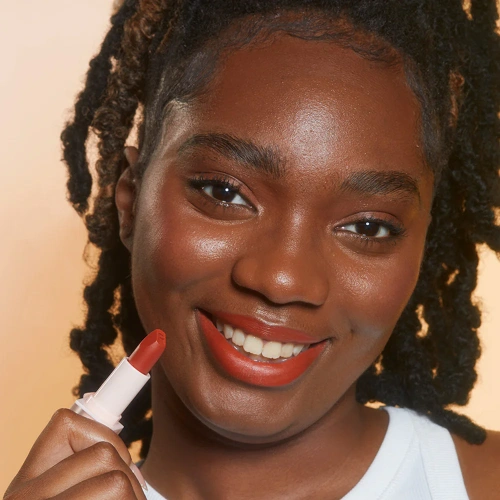 Makeup Revolution Lip Allure Soft Satin 3.2g фото 5 Makeup Revolution Lip Allure Soft Satin 3.2g фото 5