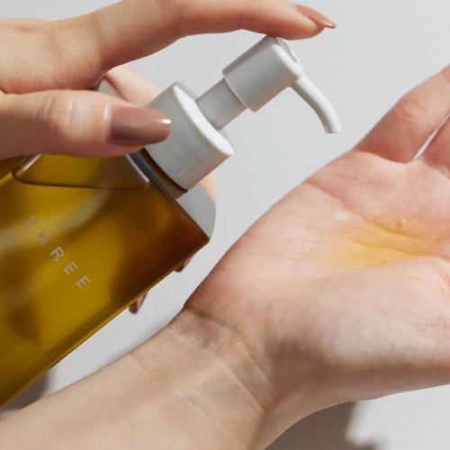 THREE Balancing Cleansing Oil N 185ml фото 4