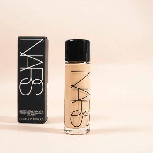NARS Light Reflecting Foundation 10ml фото 2 NARS Light Reflecting Foundation 10ml фото 2