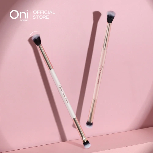 Oni Double Ended Eyeshadow Brush фото 2 Oni Double Ended Eyeshadow Brush фото 2