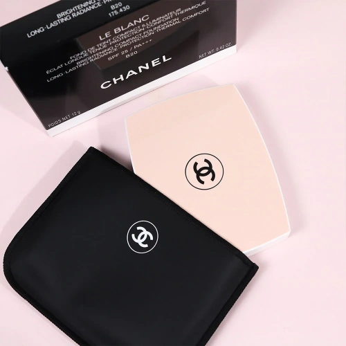 Chanel Les Beiges Healthy Glow Gel Touch Foundation SPF 30/PA+++ 15g фото 5 Chanel Les Beiges Healthy Glow Gel Touch Foundation SPF 30/PA+++ 15g фото 5