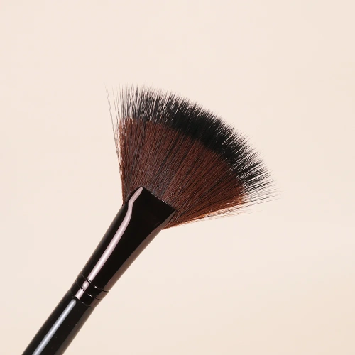 Laura Mercier Fan Powder Brush 1pc фото 4