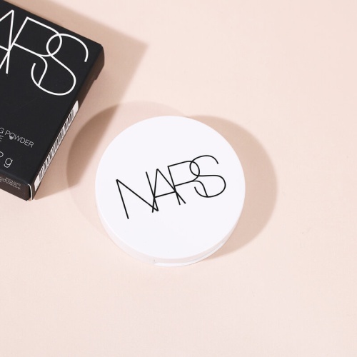 NARS Light Reflecting Luminizing Powder 2g фото 3 NARS Light Reflecting Luminizing Powder 2g фото 3