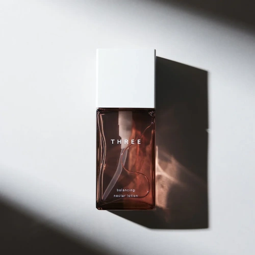 THREE Balancing Nectar Lotion 120ml фото 2 THREE Balancing Nectar Lotion 120ml фото 2